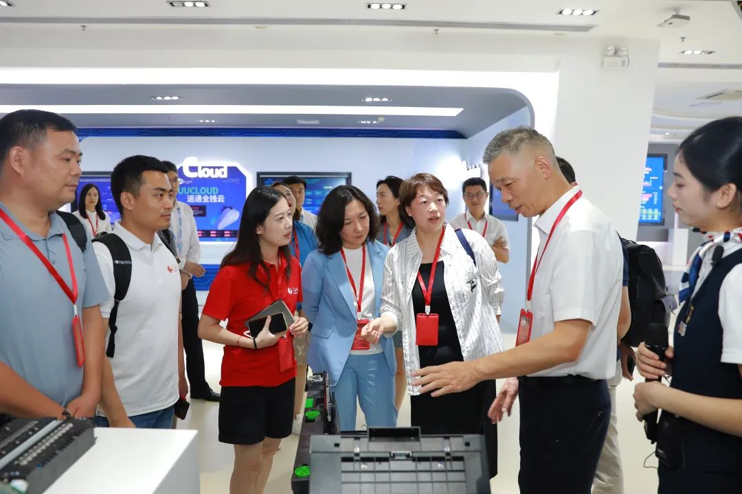 品牌中國(guó)行 | 人民網(wǎng)調(diào)研隊(duì)來(lái)訪(fǎng)廣電運(yùn)通